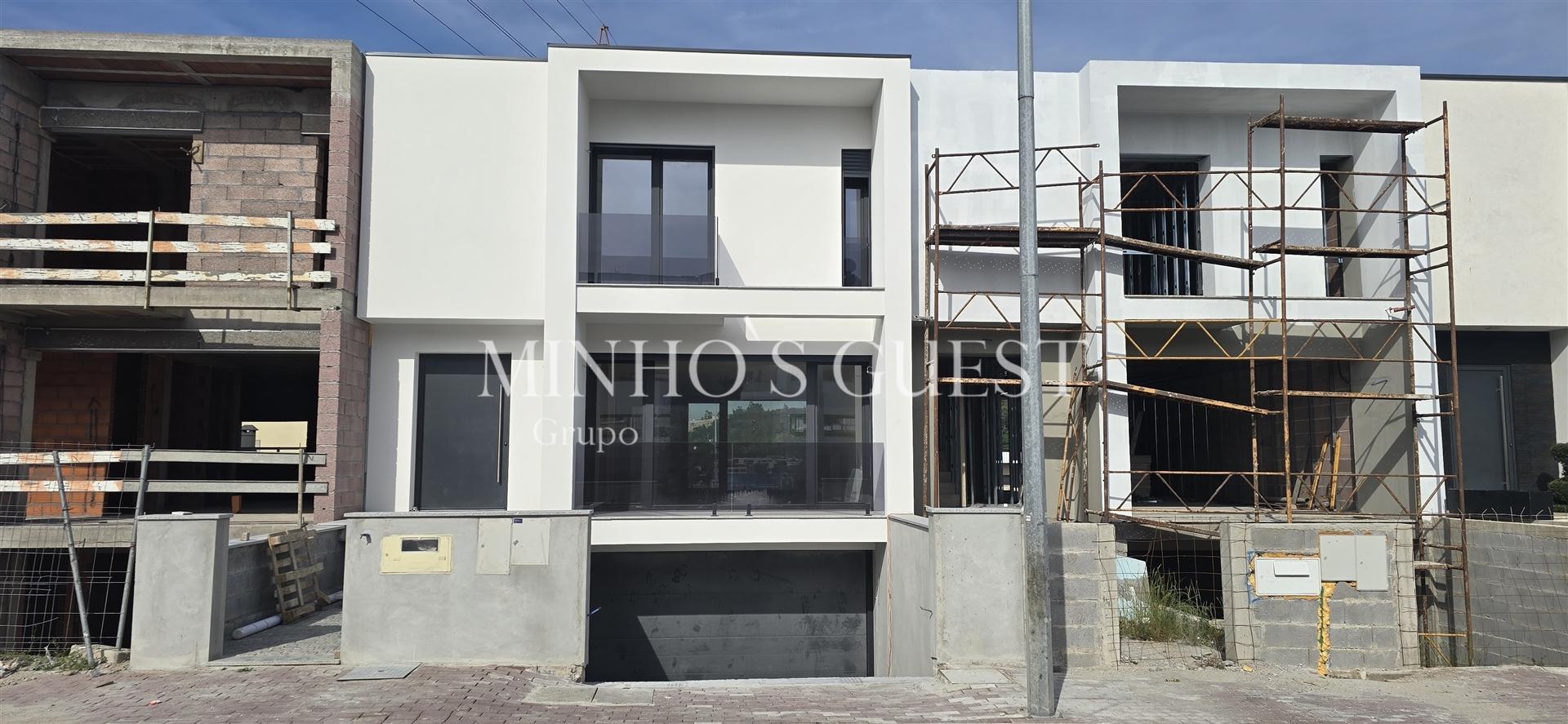 Exclusiva Moradia V3 c/ Suite, Closet e Jardim em Palmeira, Braga