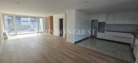 Exclusiva Moradia V3 c/ Suite, Closet e Jardim em Palmeira, Braga