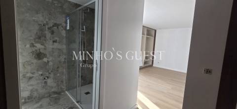 Exclusiva Moradia V3 c/ Suite, Closet e Jardim em Palmeira, Braga