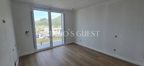 Exclusiva Moradia V3 c/ Suite, Closet e Jardim em Palmeira, Braga
