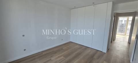 Exclusiva Moradia V3 c/ Suite, Closet e Jardim em Palmeira, Braga