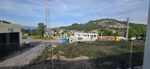 Exclusiva Moradia V3 c/ Suite, Closet e Jardim em Palmeira, Braga