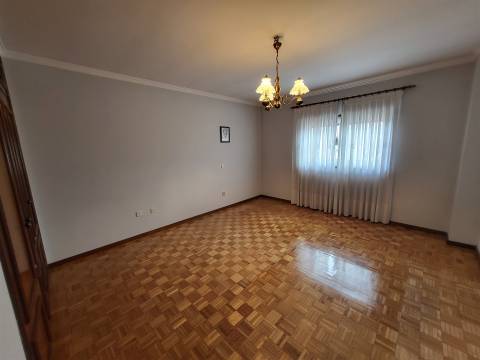 Moradia Incrível com 4 Quartos e Garagem Fechada em Fafe