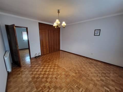 Moradia Incrível com 4 Quartos e Garagem Fechada em Fafe