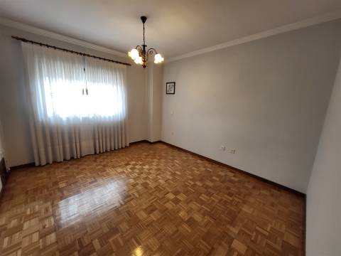 Moradia Incrível com 4 Quartos e Garagem Fechada em Fafe