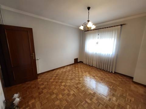 Moradia Incrível com 4 Quartos e Garagem Fechada em Fafe