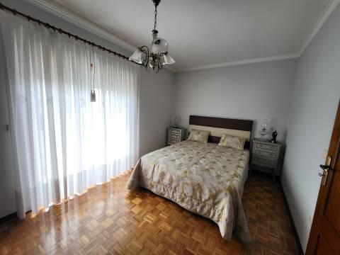 Moradia Incrível com 4 Quartos e Garagem Fechada em Fafe