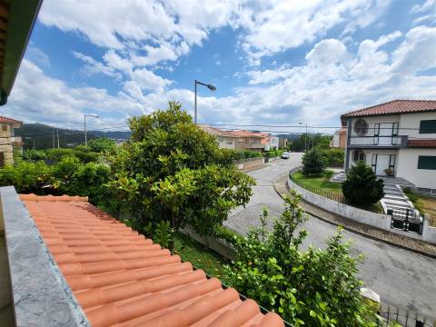 Moradia Incrível com 4 Quartos e Garagem Fechada em Fafe