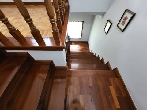 Moradia Incrível com 4 Quartos e Garagem Fechada em Fafe