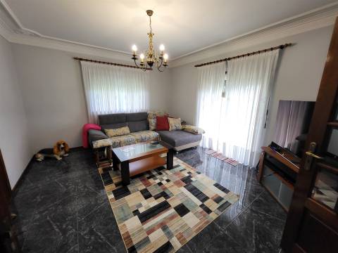 Moradia Incrível com 4 Quartos e Garagem Fechada em Fafe