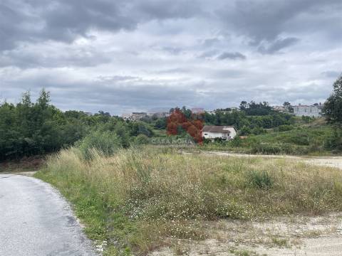 Moradia térrea em ruína com terreno com em Vilar de Torno