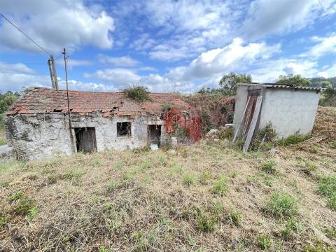 Moradia térrea em ruína com terreno com em Vilar de Torno