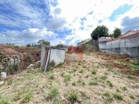 Moradia térrea em ruína com terreno com em Vilar de Torno
