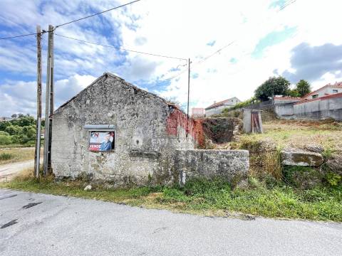 Moradia térrea em ruína com terreno com em Vilar de Torno