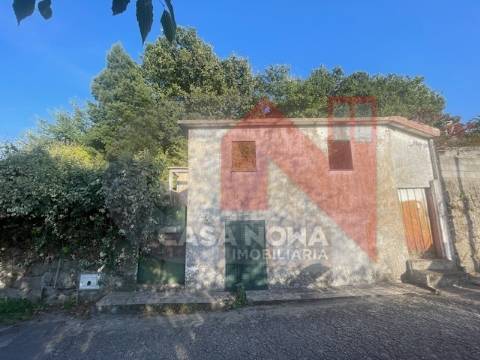 Moradia para restauro em Pedreira, Felgueiras