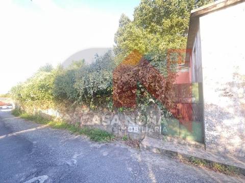 Moradia para restauro em Pedreira, Felgueiras