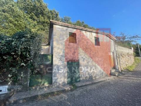 Moradia para restauro em Pedreira, Felgueiras