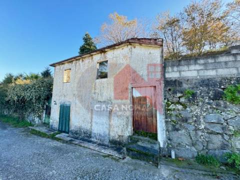 Moradia para restauro em Pedreira, Felgueiras