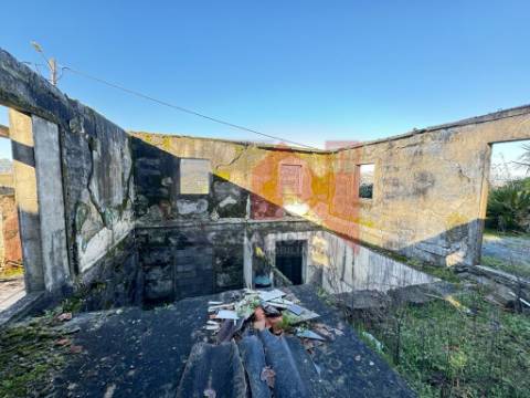 Moradia para restauro em Pedreira, Felgueiras