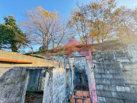 Moradia para restauro em Pedreira, Felgueiras