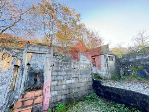 Moradia para restauro em Pedreira, Felgueiras