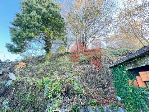 Moradia para restauro em Pedreira, Felgueiras