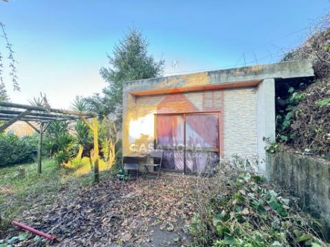 Moradia para restauro em Pedreira, Felgueiras