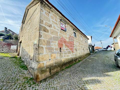 Moradia para restauro em Rebordosa, Paredes.