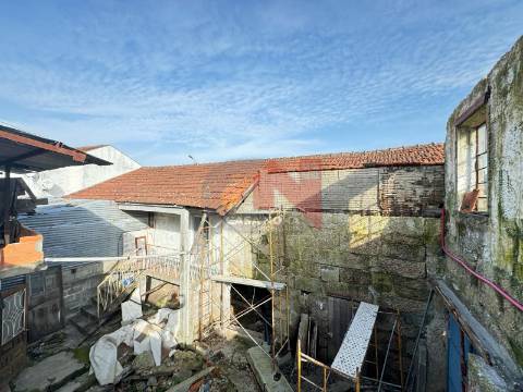 Moradia para restauro em Rebordosa, Paredes.