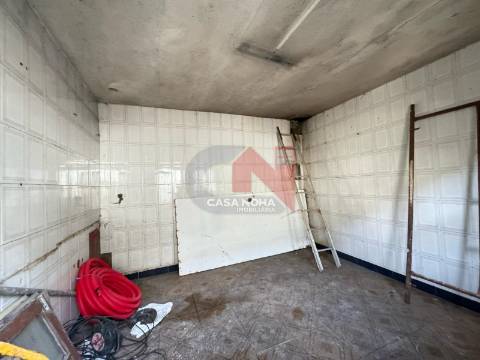 Moradia para restauro em Rebordosa, Paredes.