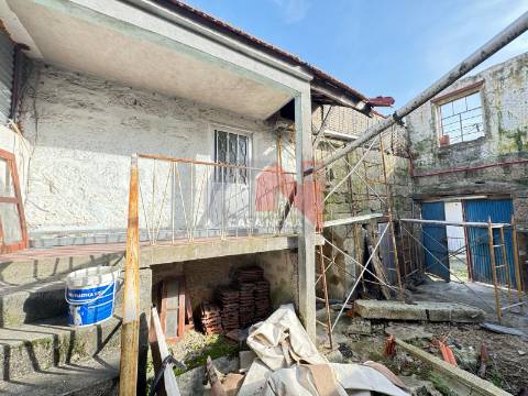 Moradia para restauro em Rebordosa, Paredes.