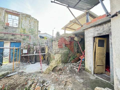 Moradia para restauro em Rebordosa, Paredes.