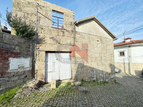 Moradia para restauro em Rebordosa, Paredes.