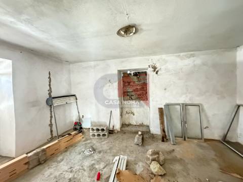 Moradia para restauro em Rebordosa, Paredes.