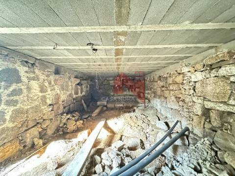 Moradia para restauro em Rebordosa, Paredes.