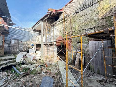 Moradia para restauro em Rebordosa, Paredes.