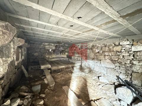 Moradia para restauro em Rebordosa, Paredes.