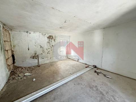Moradia para restauro em Rebordosa, Paredes.