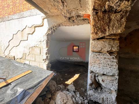 Moradia para Restaurar T3 em Ordem, Lousada