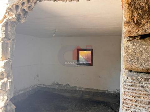 Moradia para Restaurar T3 em Ordem, Lousada