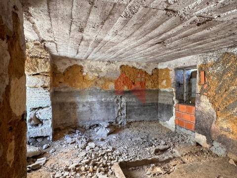 Moradia para Restaurar T3 em Ordem, Lousada