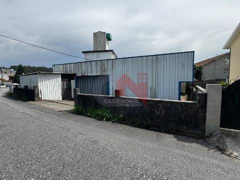 Armazém em Paços de Ferreira destinado a Atividade Industrial