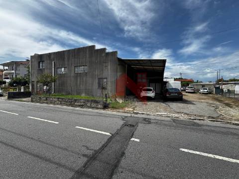 Armazém em Paços de Ferreira destinado a Atividade Industrial