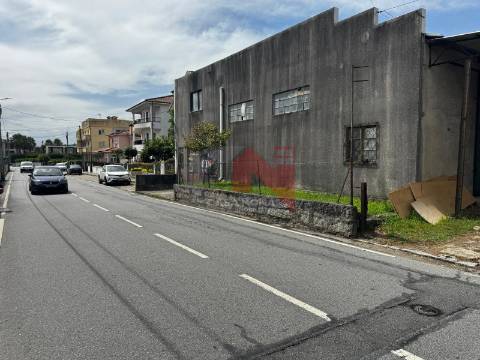 Armazém em Paços de Ferreira destinado a Atividade Industrial