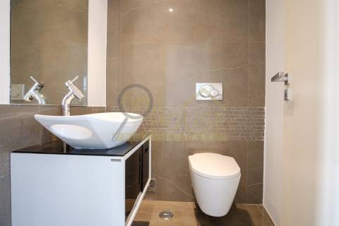 Moradia V4 isolada com piscina no condomínio Belas Clube de Campo