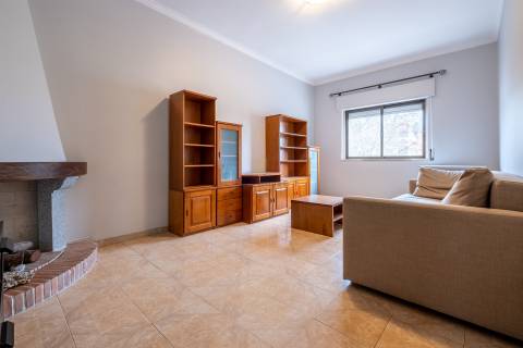 Vende-se Apartamento T2 na Amora, Seixal