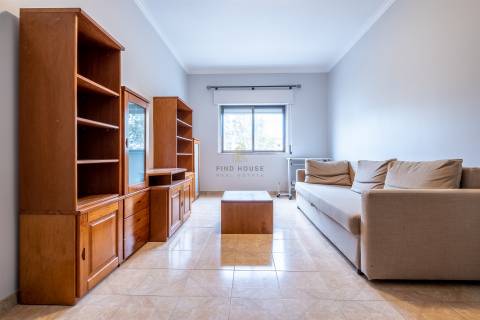 Vende-se Apartamento T2 na Amora, Seixal