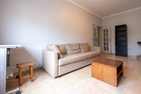 Vende-se Apartamento T2 na Amora, Seixal