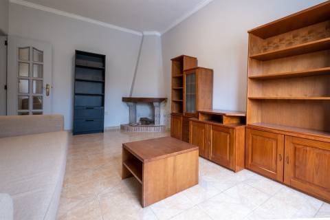 Vende-se Apartamento T2 na Amora, Seixal