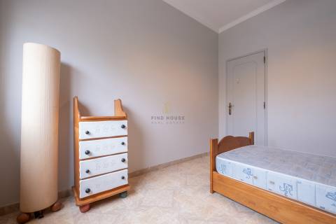 Vende-se Apartamento T2 na Amora, Seixal